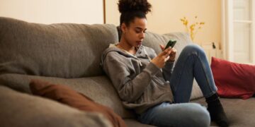 MEDIDA HISTÓRICA EN EUROPA: PARLAMENTO DE FRANCIA APRUEBA LEY PARA PROHIBIR EL ACCESO A REDES SOCIALES A MENORES DE 15 AÑOS 1 MEDIDA HISTÓRICA EN EUROPA: PARLAMENTO DE FRANCIA APRUEBA LEY PARA PROHIBIR EL ACCESO A REDES SOCIALES A MENORES DE 15 AÑOS