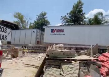 AHORA TRÁILER SE IMPACTA CONTRA VIVERO EN LA NACIONAL; ROZAN 600 ACCIDENTES EN LA CARRETERA DURANTE 2026