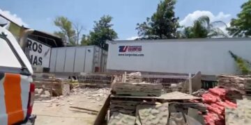 AHORA TRÁILER SE IMPACTA CONTRA VIVERO EN LA NACIONAL; ROZAN 600 ACCIDENTES EN LA CARRETERA DURANTE 2026