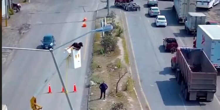 INAUGURA RAÚL CANTÚ DE LA GARZA 12 KILÓMETROS DE ALUMBRADO PÚBLICO EN CARRETERA A COLOMBIA