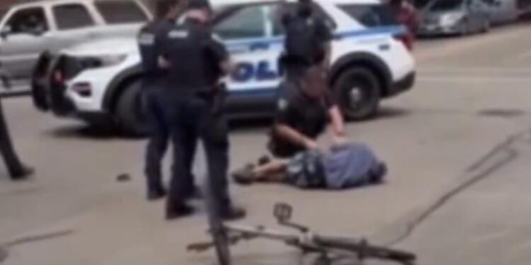 POLICÍA MATA A HOMBRE TRAS FORCEJEO EN EU; VIDEO DESATA PROTESTAS 1 POLICÍA MATA A HOMBRE TRAS FORCEJEO EN EU; VIDEO DESATA PROTESTAS
