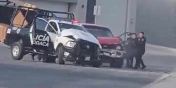 PÁNICO EN SENDERO LA FE; INGRESA CON TODO Y CAMIONETA A CENTRO COMERCIAL, DESATA PERSECUCIÓN Y CHOCA CON PATRULLA 2 PÁNICO EN SENDERO LA FE; INGRESA CON TODO Y CAMIONETA A CENTRO COMERCIAL, DESATA PERSECUCIÓN Y CHOCA CON PATRULLA