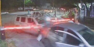 RIÑA VIAL ACABA EN TRAGEDIA; MUERE MUJER ATROPELLADA EN APODACA 2 RIÑA VIAL ACABA EN TRAGEDIA; MUERE MUJER ATROPELLADA EN APODACA