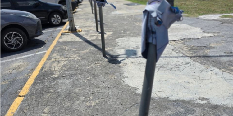 Y AHORA INCUMPLE ADRIÁN RETIRO DE PARQUÍMETROS; SUBE TARIFA DE 2.50 A 8 PESOS LA HORA Y DEJA CEMENTERIO DE TÓTEMS EN LAS CALLES 1 Y AHORA INCUMPLE ADRIÁN RETIRO DE PARQUÍMETROS; SUBE TARIFA DE 2.50 A 8 PESOS LA HORA Y DEJA CEMENTERIO DE TÓTEMS EN LAS CALLES