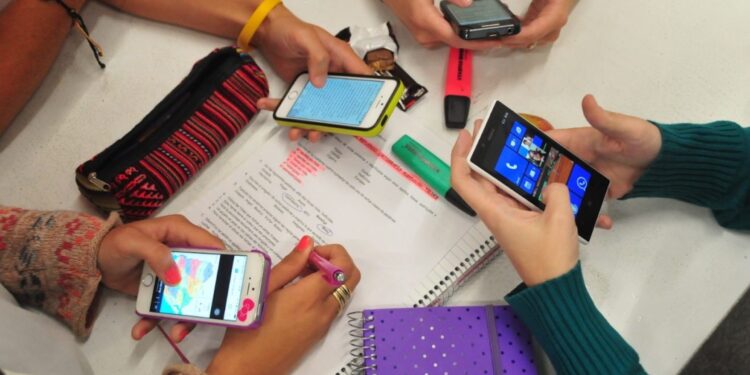 ANALIZA EDUCACIÓN PROHIBIR CELULARES EN ESCUELAS DE NL; BUSCA PAURA EVITAR AMENAZAS EN PLANTELES 1 img 7928