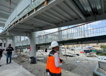 SUSPENDE ADRIÁN CONSTRUCCIÓN DEL PUENTE DE LA VIRGEN SOBRE EL RÍO SANTA CATARINA