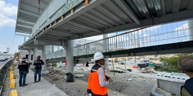 SUSPENDE ADRIÁN CONSTRUCCIÓN DEL PUENTE DE LA VIRGEN SOBRE EL RÍO SANTA CATARINA