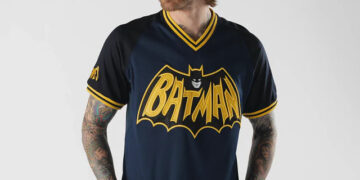 EL NUEVO BATI-JERSEY DE SULTANES QUE SE VENDE COMO PAN CALIENTE; SE AGOTAN TALLAS EN UNAS HORAS 2 EL NUEVO BATI-JERSEY DE SULTANES QUE SE VENDE COMO PAN CALIENTE; SE AGOTAN TALLAS EN UNAS HORAS