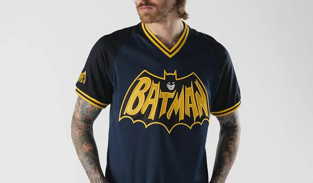EL NUEVO BATI-JERSEY DE SULTANES QUE SE VENDE COMO PAN CALIENTE; SE AGOTAN TALLAS EN UNAS HORAS 1 EL NUEVO BATI-JERSEY DE SULTANES QUE SE VENDE COMO PAN CALIENTE; SE AGOTAN TALLAS EN UNAS HORAS