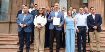 REVELA ESTADO ENTREGAS MILLONARIAS A MUNICIPIOS; TRANSPARENTA MONTOS Y DESCARTA ADEUDOS TRAS RECLAMO DE ALCALDES ENCABEZADOS POR ADRIÁN 2 REVELA ESTADO ENTREGAS MILLONARIAS A MUNICIPIOS; TRANSPARENTA MONTOS Y DESCARTA ADEUDOS TRAS RECLAMO DE ALCALDES ENCABEZADOS POR ADRIÁN