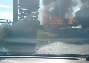 FALLAN FRENOS DE REVOLVEDORA Y MUJER MUERE EN CHOQUE EN LEONES