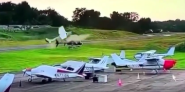 MUERE PILOTO AL CHOCAR AVIONETA CONTRA HELICÓPTERO POLICIAL EN PENSILVANIA