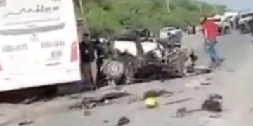 CHOQUE DE CAMIONES DE PERSONAL EN PESQUERÍA DEJA TRES MUERTOS Y AL MENOS CUATRO HERIDOS GRAVES