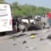 CHOQUE DE CAMIONES DE PERSONAL EN PESQUERÍA DEJA TRES MUERTOS Y AL MENOS CUATRO HERIDOS GRAVES