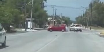 DESATA MUJER DE 91 AÑOS PERSECUCIÓN; CHOCA PATRULLA AL HUIR DE TRÁNSITO