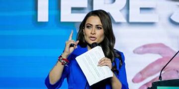 BARBAS A REMOJAR; SOLICITA FGR DETENER A CINCO EX FUNCIONARIOS POR CASO NEXT ENERGY EN AGUASCALIENTES 1 BARBAS A REMOJAR; SOLICITA FGR DETENER A CINCO EX FUNCIONARIOS POR CASO NEXT ENERGY EN AGUASCALIENTES