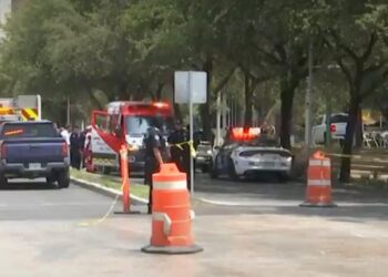 ALISTA FISCALÍA BENEFICIO A TRÁNSITO IMPLICADO EN EJECUCIÓN DE ARBOLEDA; APAGÓ BODYCAM Y DETUVO A VÍCTIMA.