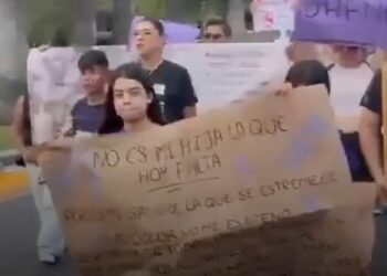 EXIGEN JUSTICIA POR DAFNE EN NL; ENCABEZA MADRE MARCHA EN MONTERREY