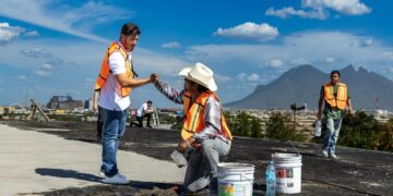 INVIERTE ESTADO 2 MIL MDP EN ESCUELAS; PROMETE SAMUEL VOLVER EN 15 DÍAS A PLANTELES DE TOPO CHICO 1 INVIERTE ESTADO 2 MIL MDP EN ESCUELAS; PROMETE SAMUEL VOLVER EN 15 DÍAS A PLANTELES DE TOPO CHICO