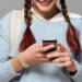 PROTECCIÓN DIGITAL PARA MENORES: OPENAI DESPLIEGA VERSIÓN ESPECIAL DE CHATGPT PARA ADOLESCENTES CON CONTROLES PARENTALES Y HERRAMIENTAS DE ESTUDIO 7 PROTECCIÓN DIGITAL PARA MENORES: OPENAI DESPLIEGA VERSIÓN ESPECIAL DE CHATGPT PARA ADOLESCENTES CON CONTROLES PARENTALES Y HERRAMIENTAS DE ESTUDIO