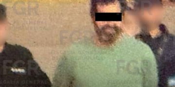 EXPULSA ARGENTINA A CONTRALMIRANTE ACUSADO DE HUACHICOL; LO TRASLADAN A MÉXICO