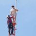 SUBE HOMBRE DESNUDO A ANTENA EN GARCÍA; AMENAZA CON LANZARSE Y MOVILIZA A RESCATISTAS 7 SUBE HOMBRE DESNUDO A ANTENA EN GARCÍA; AMENAZA CON LANZARSE Y MOVILIZA A RESCATISTAS