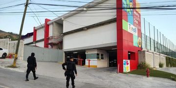 CATEA FISCALÍA COLEGIO TONALLÍ; INVESTIGA A DOCENTE POR PRESUNTA DIFUSIÓN DE PORNOGRAFÍA A ESTUDIANTES 2 CATEA FISCALÍA COLEGIO TONALLÍ; INVESTIGA A DOCENTE POR PRESUNTA DIFUSIÓN DE PORNOGRAFÍA A ESTUDIANTES