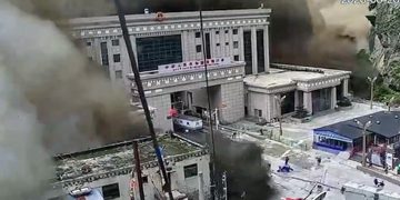 AZOTA AVALANCHA FRONTERA ENTRE NEPAL Y CHINA; DEJA AL MENOS 22 MUERTOS Y CIENTOS DE DESAPARECIDOS 2 AZOTA AVALANCHA FRONTERA ENTRE NEPAL Y CHINA; DEJA AL MENOS 22 MUERTOS Y CIENTOS DE DESAPARECIDOS