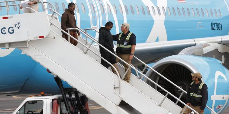 POLÍTICA MIGRATORIA EN ESTADOS UNIDOS: GOBIERNO ACELERA DEPORTACIONES A HAITÍ Y ENVÍA SEGUNDO VUELO TRAS LA CANCELACIÓN DEL TPS 1 POLÍTICA MIGRATORIA EN ESTADOS UNIDOS: GOBIERNO ACELERA DEPORTACIONES A HAITÍ Y ENVÍA SEGUNDO VUELO TRAS LA CANCELACIÓN DEL TPS