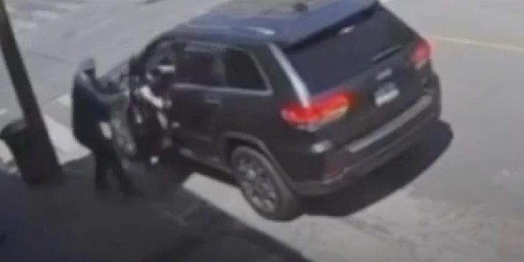 LADRONES EN MOTOS ROBAN $1 MILLÓN EN SAN PEDRO 1 LADRONES EN MOTOS ROBAN $1 MILLÓN EN SAN PEDRO