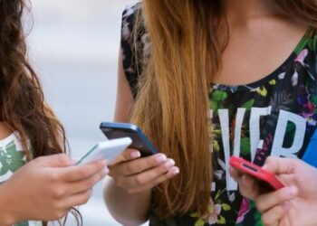 POLÍTICA DIGITAL EN ASIA Y EUROPA: JAPÓN RECHAZA PROHIBIR LAS REDES SOCIALES A MENORES Y APUESTA POR LA VERIFICACIÓN DE EDAD Y LA EDUCACIÓN VIRTUAL 1 POLÍTICA DIGITAL EN ASIA Y EUROPA: JAPÓN RECHAZA PROHIBIR LAS REDES SOCIALES A MENORES Y APUESTA POR LA VERIFICACIÓN DE EDAD Y LA EDUCACIÓN VIRTUAL