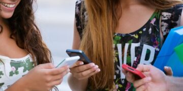 POLÍTICA DIGITAL EN ASIA Y EUROPA: JAPÓN RECHAZA PROHIBIR LAS REDES SOCIALES A MENORES Y APUESTA POR LA VERIFICACIÓN DE EDAD Y LA EDUCACIÓN VIRTUAL