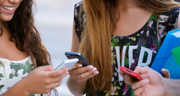 POLÍTICA DIGITAL EN ASIA Y EUROPA: JAPÓN RECHAZA PROHIBIR LAS REDES SOCIALES A MENORES Y APUESTA POR LA VERIFICACIÓN DE EDAD Y LA EDUCACIÓN VIRTUAL 1 POLÍTICA DIGITAL EN ASIA Y EUROPA: JAPÓN RECHAZA PROHIBIR LAS REDES SOCIALES A MENORES Y APUESTA POR LA VERIFICACIÓN DE EDAD Y LA EDUCACIÓN VIRTUAL