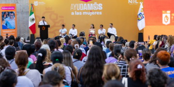 ENTREGAN SAMUEL Y MARIANA 590 TARJETAS DE “AYUDAMOS” EN LA INDEPENDENCIA; BUSCAN LLEGAR A 50 MIL MUJERES MÁS 2 img 8062
