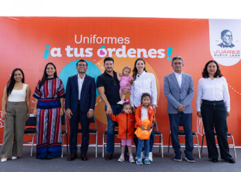 ENTREGAN 150 MIL UNIFORMES GRATIS EN JUÁREZ; BENEFICIARÁN A MÁS DE 74 MIL ESTUDIANTES