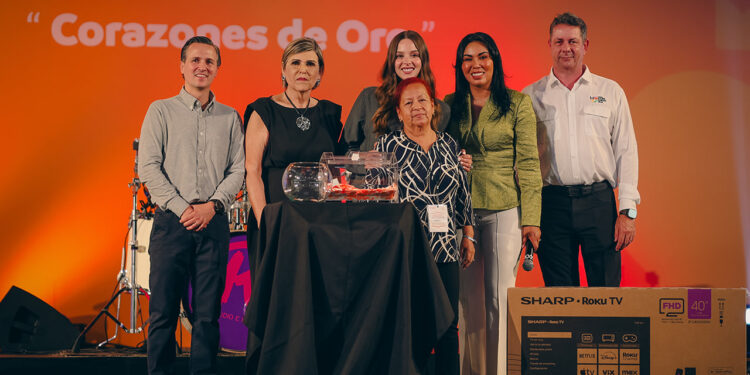RECONOCE MARIANA A ADULTOS MAYORES; ‘NUEVO LEÓN ES GRANDE GRACIAS A USTEDES’