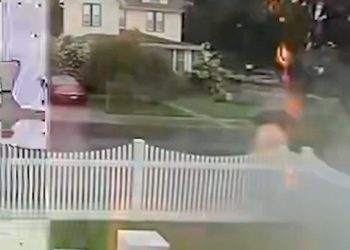 MILAGRO EN STATEN ISLAND: HOMBRE ES ALCANZADO POR UN RAYO Y VUELVE A CAMINAR EN SEGUNDOS