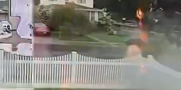 MILAGRO EN STATEN ISLAND: HOMBRE ES ALCANZADO POR UN RAYO Y VUELVE A CAMINAR EN SEGUNDOS