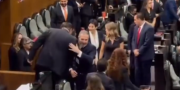 CONVIERTEN SESIÓN SOLEMNE DEL CONGRESO EN MITIN ELECTORAL; LLENA PRI GRADAS CON PORRISTAS PARA GRITAR 'GOBERNADOR' A ADRIÁN DE LA GARZA 2 CONVIERTEN SESIÓN SOLEMNE DEL CONGRESO EN MITIN ELECTORAL; LLENA PRI GRADAS CON PORRISTAS PARA GRITAR ‘GOBERNADOR’ A ADRIÁN DE LA GARZA