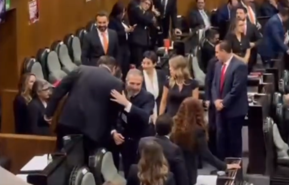 CONVIERTEN SESIÓN SOLEMNE DEL CONGRESO EN MITIN ELECTORAL; LLENA PRI GRADAS CON PORRISTAS PARA GRITAR ‘GOBERNADOR’ A ADRIÁN DE LA GARZA