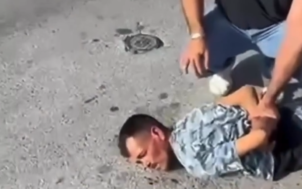 COMERCIANTE LE HACE LA CHAMBA A POLICÍA REGIA: PERSIGUE Y SOMETE A PRESUNTO LADRÓN EN MONTERREY 1 COMERCIANTE LE HACE LA CHAMBA A POLICÍA REGIA: PERSIGUE Y SOMETE A PRESUNTO LADRÓN EN MONTERREY