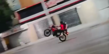 PIERDE OJO POR HACER ‘CABALLITO’ EN RODADA DE MOTOS EN PLENO CENTRO DE MONTERREY; ¿Y LOS TRÁNSITOS? 2 PIERDE OJO POR HACER ‘CABALLITO’ EN RODADA DE MOTOS EN PLENO CENTRO DE MONTERREY; ¿Y LOS TRÁNSITOS?