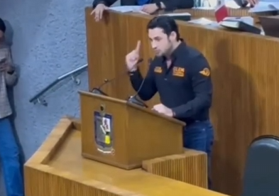 PROPONE GLEN ‘LEY ANTI-PACHES’; BUSCA OBLIGAR A CONSTRUCTORAS A RESPONDER 5 AÑOS POR CALLES