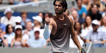 RETORNO TRIUNFAL EN NUEVA YORK: CARLOS ALCARAZ DEJA ATRÁS LAS DUDAS Y DEBUTA CON VICTORIA EN EL US OPEN