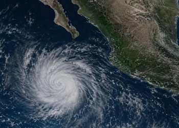 ALERTAS METEOROLÓGICAS EN EL PACÍFICO: SISTEMA TROPICAL AL SUR DE CALIFORNIA PODRÍA CONVERTIRSE EN HURACÁN