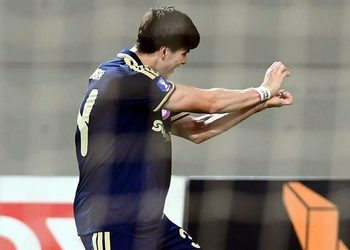 HORMIGA GONZÁLEZ SE ESTRENA COMO GOLEADOR EN EUROPA CON EL OLYMPIACOS Y CELEBRA AL ESTILO STREET FIGHTER