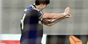 HORMIGA GONZÁLEZ SE ESTRENA COMO GOLEADOR EN EUROPA CON EL OLYMPIACOS Y CELEBRA AL ESTILO STREET FIGHTER