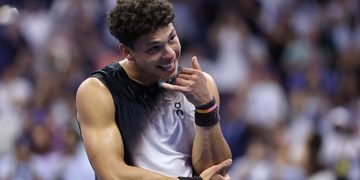 BEN SHELTON: DE EXQUARTERBACK Y NOVIO DE TRINITY RODMAN A PROTAGONISTA DEL BALOMPIÉ TENÍSTICO TRAS ELIMINAR A CARLOS ALCARAZ EN EL US OPEN