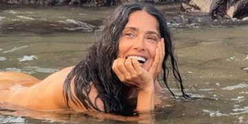 SALMA HAYEK CELEBRA SUS 60 AÑOS FRENTE AL MAR Y REIVINDICA EL ENVEJECIMIENTO CON NATURALIDAD EN HOLLYWOOD 2 SALMA HAYEK CELEBRA SUS 60 AÑOS FRENTE AL MAR Y REIVINDICA EL ENVEJECIMIENTO CON NATURALIDAD EN HOLLYWOOD