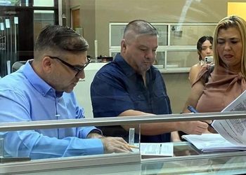 IMPULSAN ‘LEY MONSE’ PARA REGULAR CIRCULACIÓN DE VEHÍCULOS PESADOS; PADRES DE ADOLESCENTE QUE PERDIÓ LA VIDA EN ACCIDENTE CON REVOLVEDORA PRESENTAN INICIATIVA EN CONGRESO